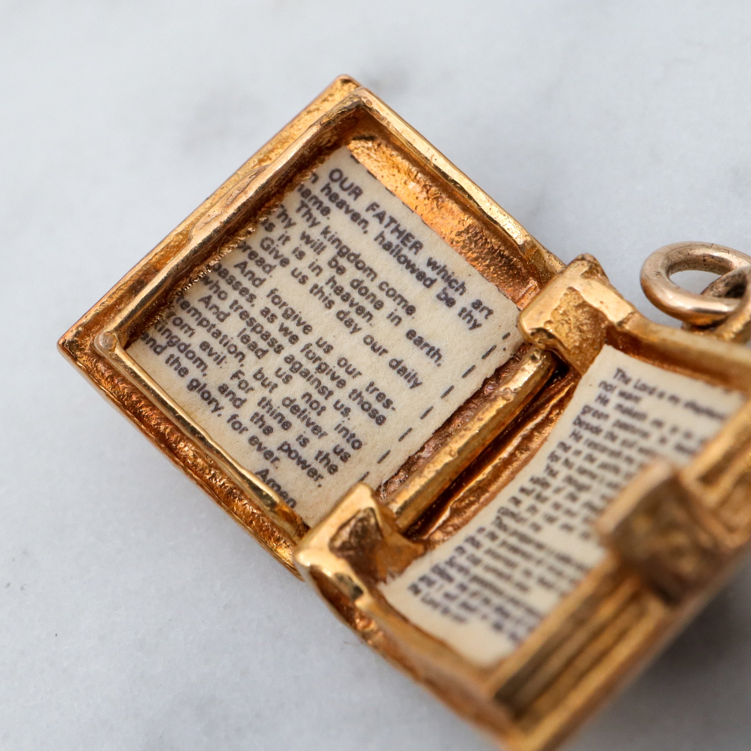 Vintage English 9k gold Nuvo opening Holy Bible charm